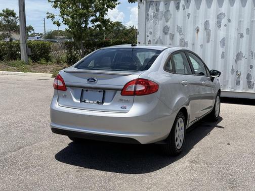 INGOT SILVER METALLIC 2013 Ford Fiesta SE