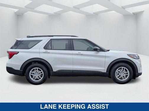 Star White Metallic Tri-Coat 2026 Ford Explorer Active