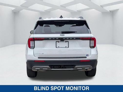 Star White Metallic Tri-Coat 2026 Ford Explorer Active