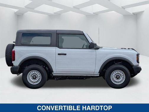 OXFORD WHITE 2026 Ford Bronco Base 2 Door 4x4