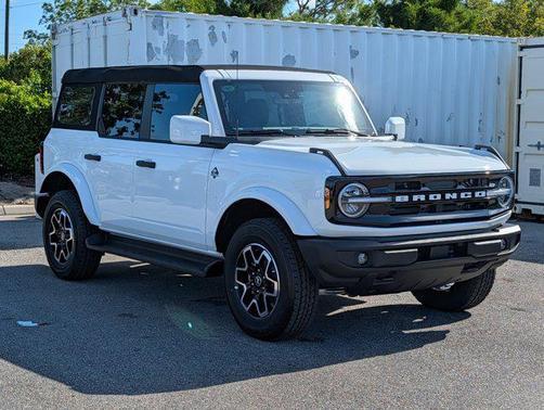 OXFORD WHITE 2026 Ford Bronco Outer Banks