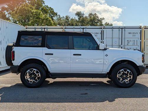 OXFORD WHITE 2026 Ford Bronco Outer Banks
