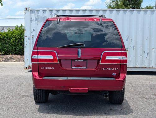 RUBY RED TINTED CLEAR METALLIC 2014 Lincoln Navigator Base