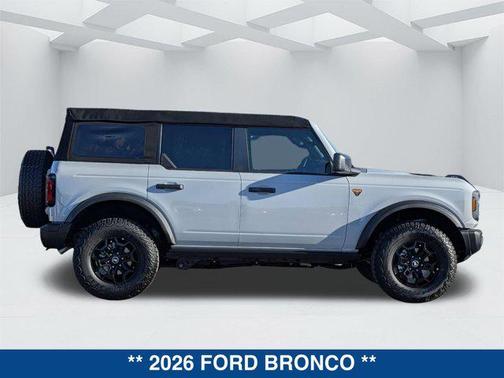 AVALANCHE GRAY 2026 Ford Bronco Badlands