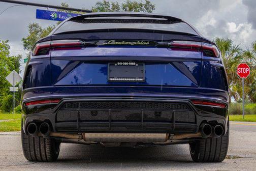 2022 Lamborghini Urus Graphite Capsule