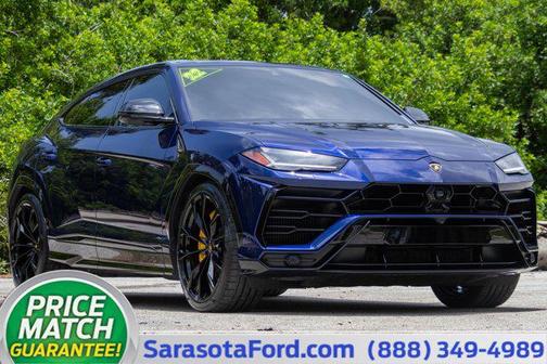 2022 Lamborghini Urus Graphite Capsule