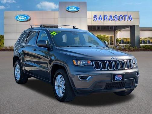 Granite Crystal Metallic Clearcoat 2017 Jeep Grand Cherokee Laredo
