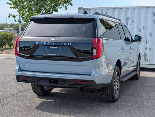 Glacier Gray Metallic Tri-Coat 2026 Ford Expedition Max Active 4x2