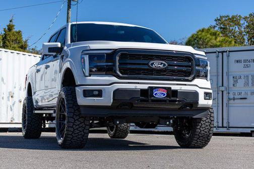 STAR WHITE METALLIC TRICOAT 2025 Ford F-150 Lariat