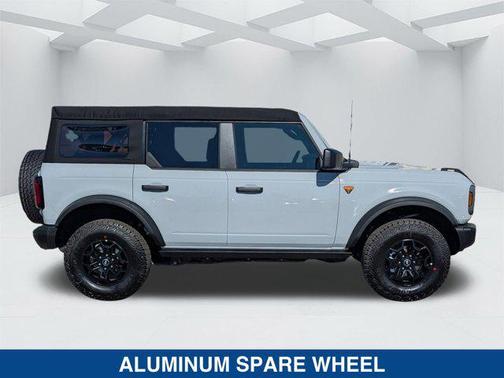 AVALANCHE GRAY 2026 Ford Bronco Badlands