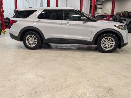 SPACE WHITE METALLIC 2026 Ford Explorer Active