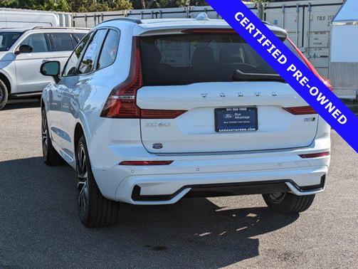 2024 Volvo XC60 B5 Plus Dark Theme