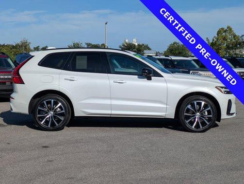2024 Volvo XC60 B5 Plus Dark Theme