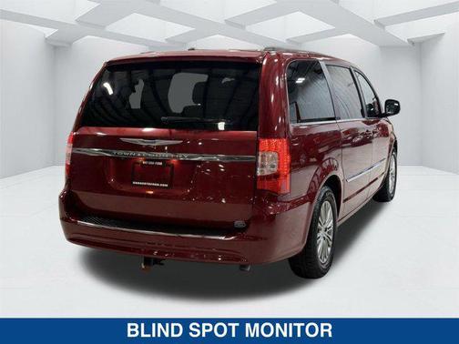 2014 Chrysler Town & Country Touring-L