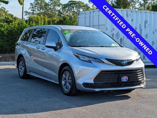 Celestial Silver Metallic 2022 Toyota Sienna LE