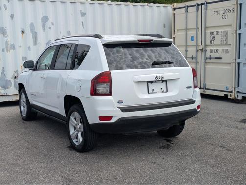 Bright White Clearcoat 2014 Jeep Compass Latitude