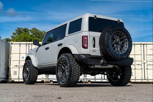 AVALANCHE GRAY 2026 Ford Bronco Badlands