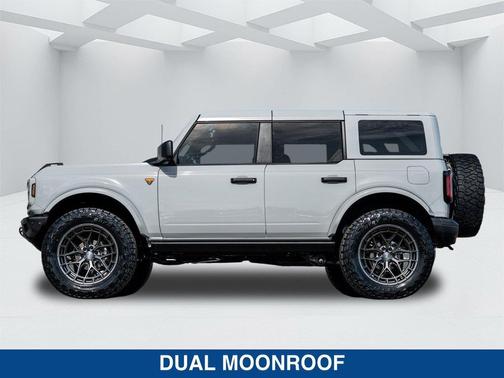 AVALANCHE GRAY 2026 Ford Bronco Badlands