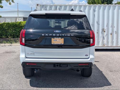 Oxford White 2025 Ford Expedition Active