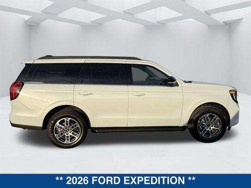 SPACE SILVER METALLIC 2026 Ford Expedition Active