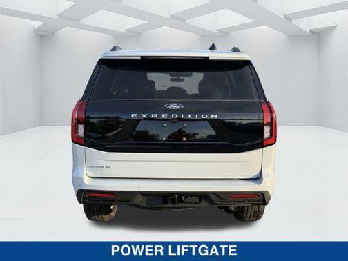 SPACE SILVER METALLIC 2026 Ford Expedition Active