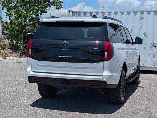 STAR WHITE MET TRI-COAT 2026 Ford Expedition Tremor