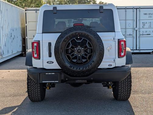 Oxford White 2026 Ford Bronco Badlands