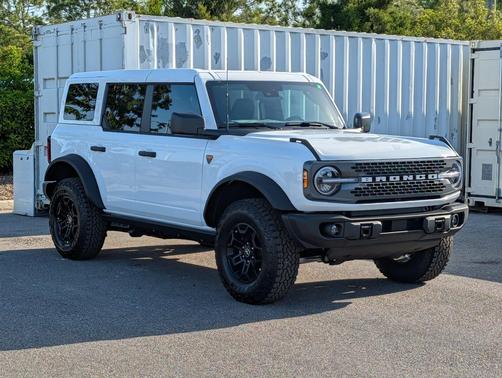 Oxford White 2026 Ford Bronco Badlands
