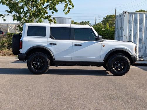 Oxford White 2026 Ford Bronco Badlands