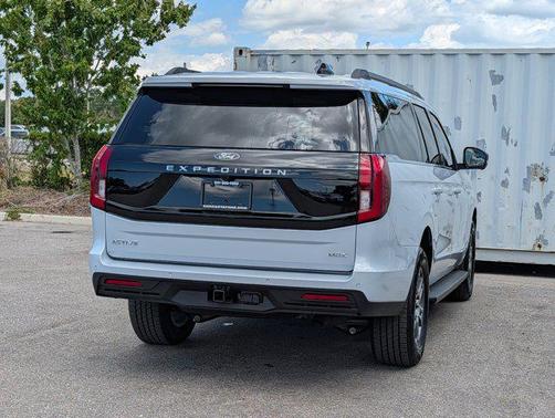 SPACE SILVER METALLIC 2026 Ford Expedition Max Active 4x2