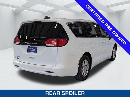 2023 Chrysler Voyager LX