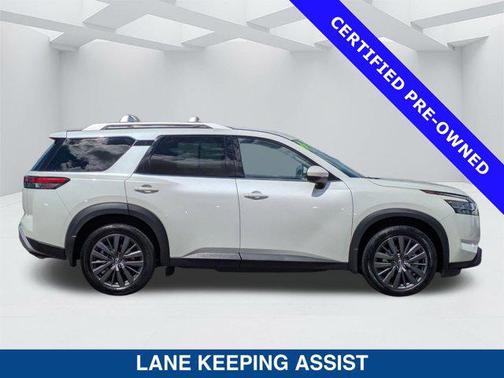 2022 Nissan Pathfinder SL 2WD