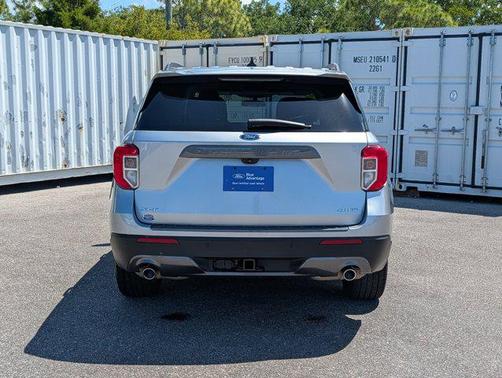 ICONIC SILVER METALLIC 2022 Ford Explorer XLT