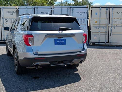 ICONIC SILVER METALLIC 2022 Ford Explorer XLT