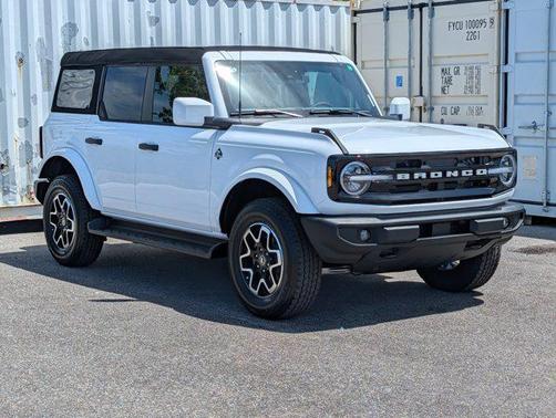OXFORD WHITE 2026 Ford Bronco Outer Banks