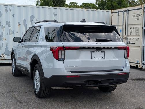 SPACE WHITE METALLIC 2026 Ford Explorer Active