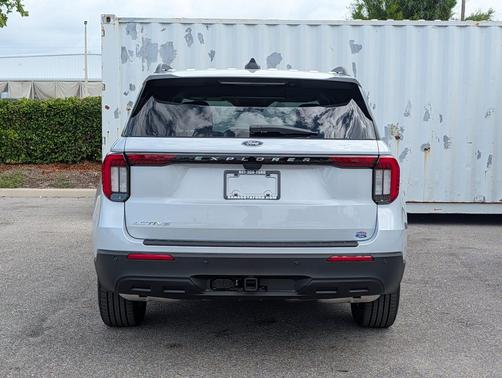 SPACE WHITE METALLIC 2026 Ford Explorer Active