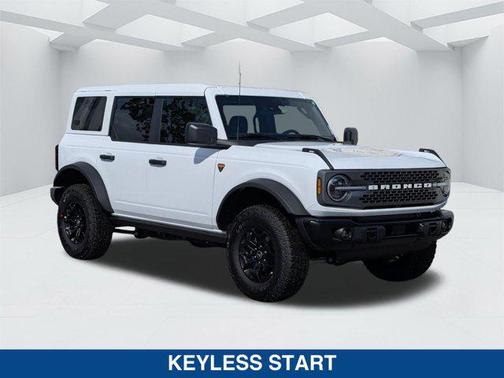 OXFORD WHITE 2026 Ford Bronco Badlands