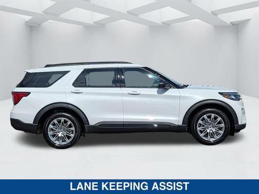 Star White Metallic Tri-Coat 2026 Ford Explorer Active