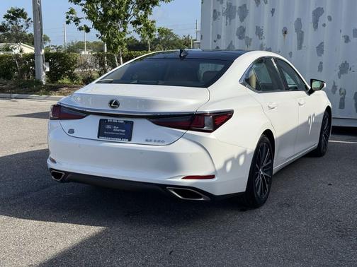 Eminent White Pearl 2022 Lexus ES 350 Base