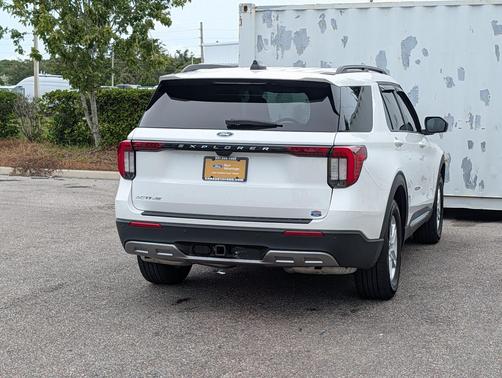 Star White Metallic Tri-Coat 2025 Ford Explorer Active