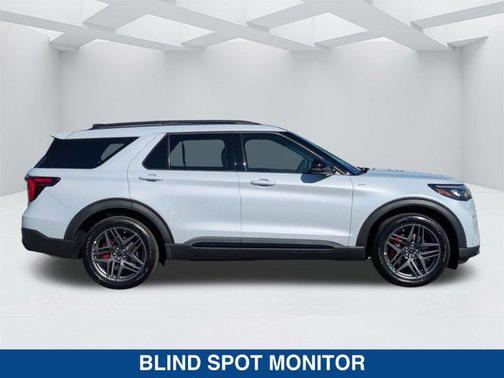 SPACE WHITE METALLIC 2026 Ford Explorer ST-Line