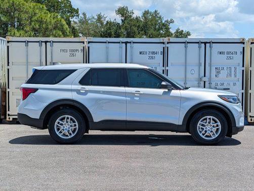Space White Metallic 2026 Ford Explorer Active
