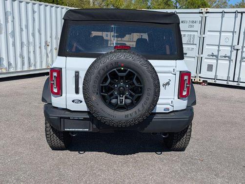 OXFORD WHITE 2026 Ford Bronco Badlands