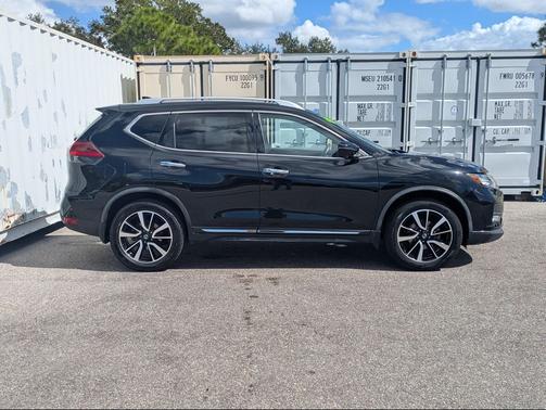 Magnetic Black 2018 Nissan Rogue SL
