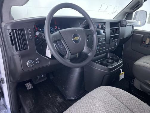 2025 Chevrolet Express 3500 RWD 3500 135
