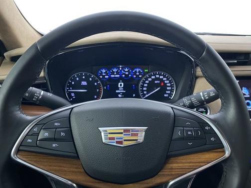 2017 Cadillac XT5 Platinum AWD