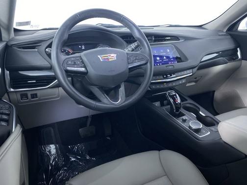 2022 Cadillac XT4 AWD Premium Luxury