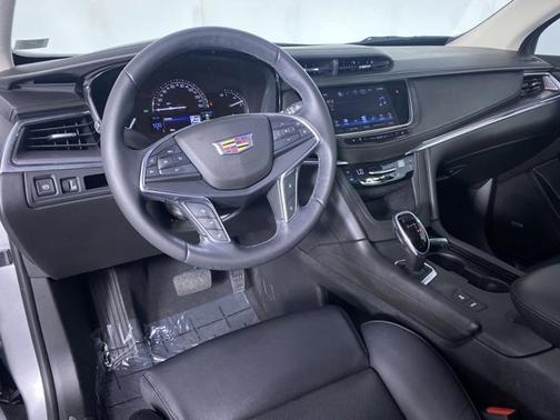 Radiant Silver Metallic 2017 Cadillac XT5 Premium Luxury FWD