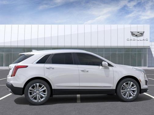 Crystal White Tricoat 2026 Cadillac XT5 FWD Premium Luxury